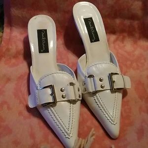 9M White leather mules.